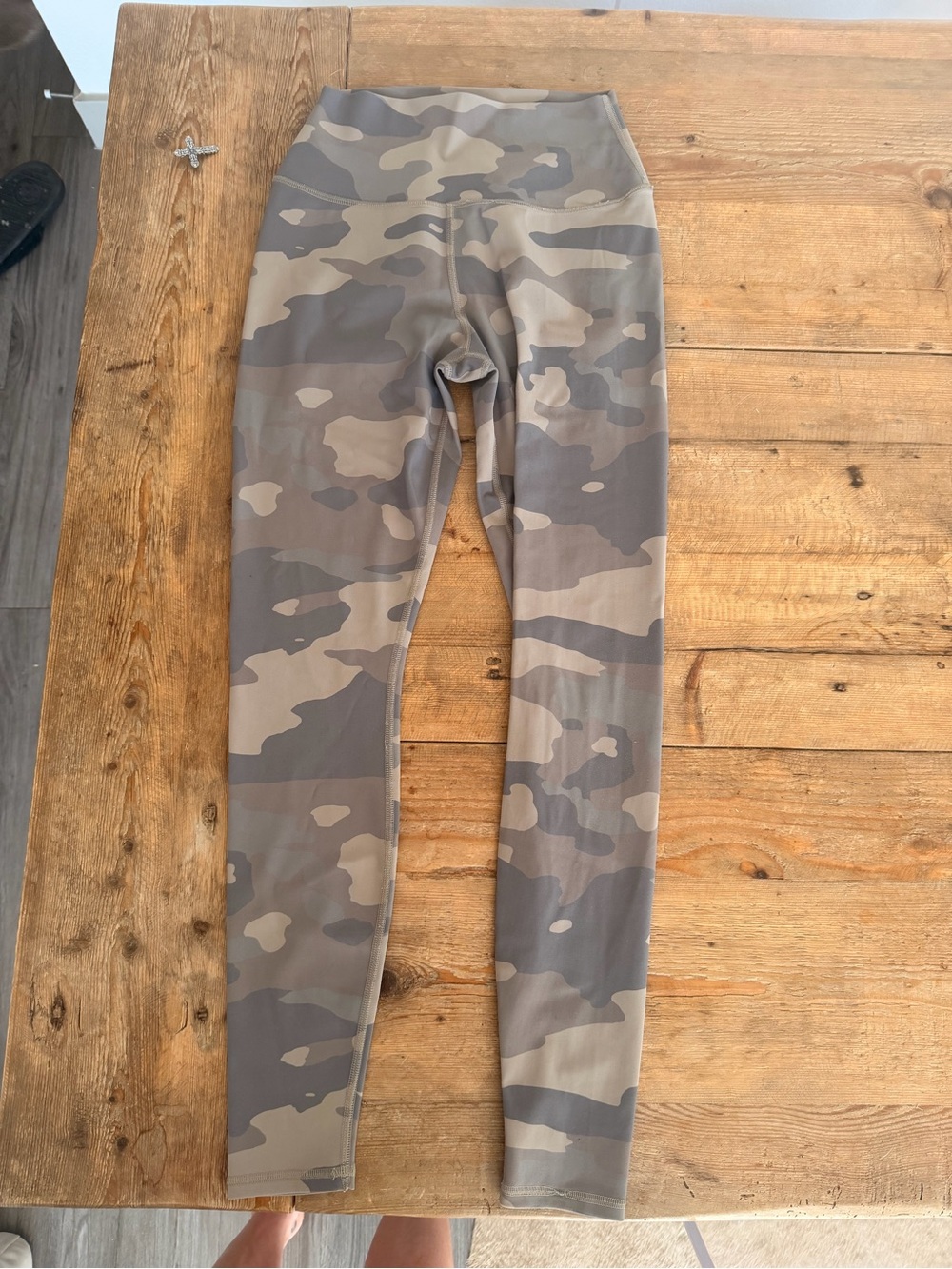 ALO Yoga Women's Camo High-Waist Leggings in Taupe & Gray
